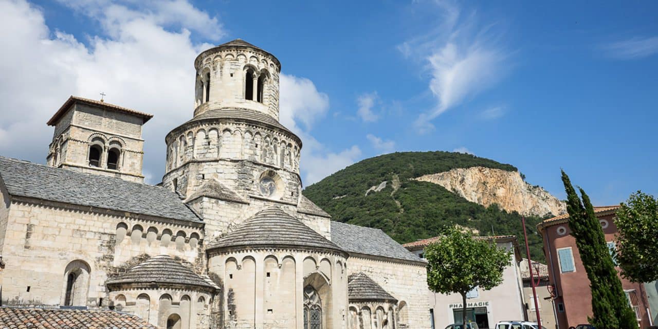 Abbatiale-cruas-tourisme-sud-ardeche-rhone_1800x900_acf_cropped